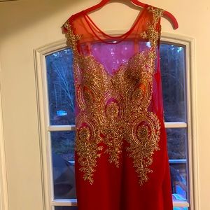 Beautiful red gown size 10
